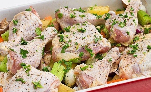 Рецепт. Запеченная курица с овощами